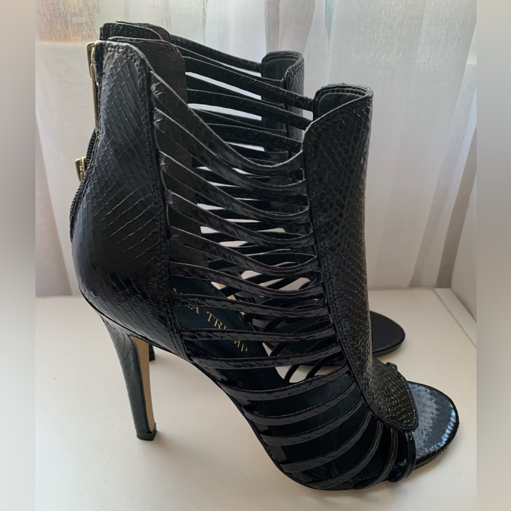 Ivanka Trump heels, NWOB